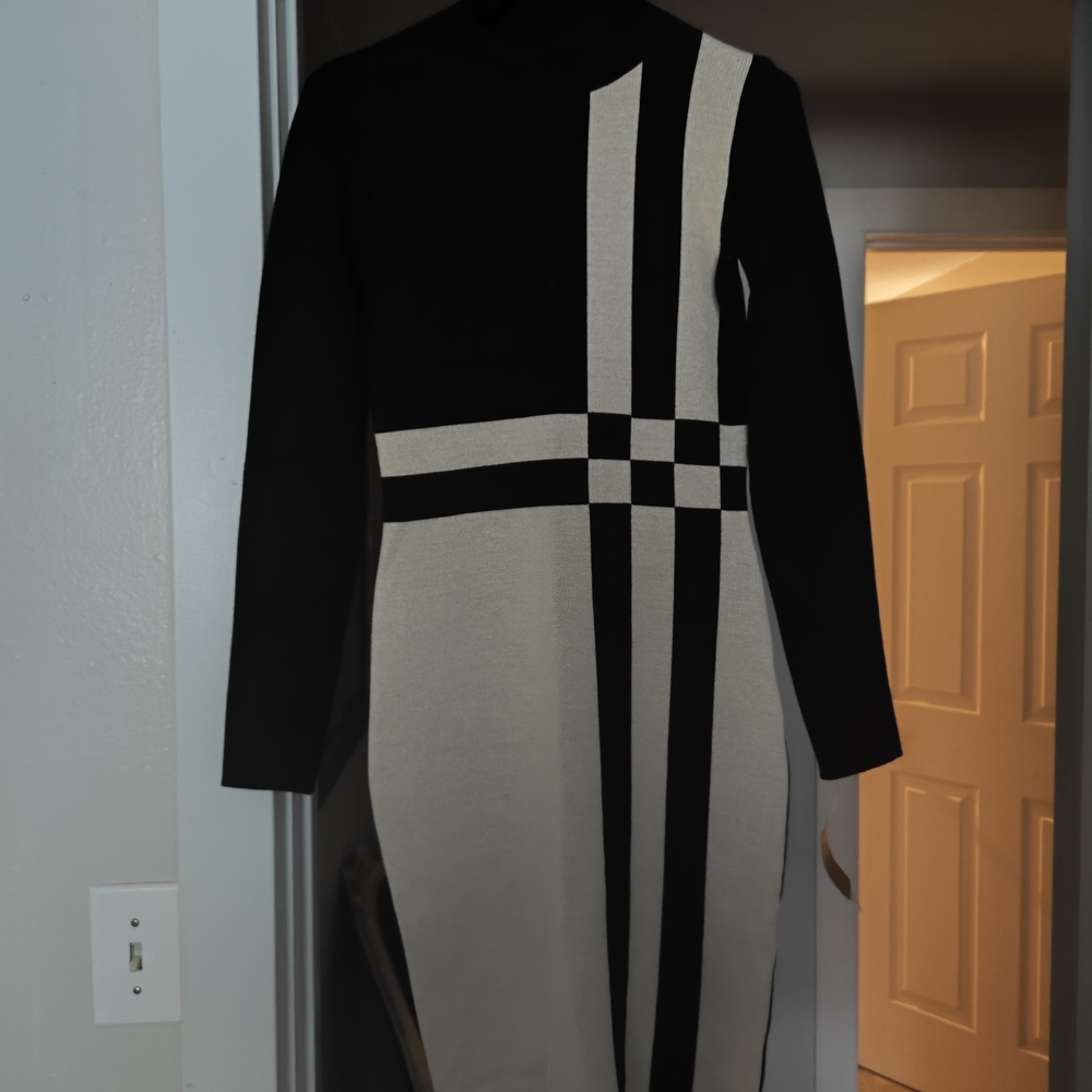 Women's Black and Cream Long Sleeve Geometric Knit Dress